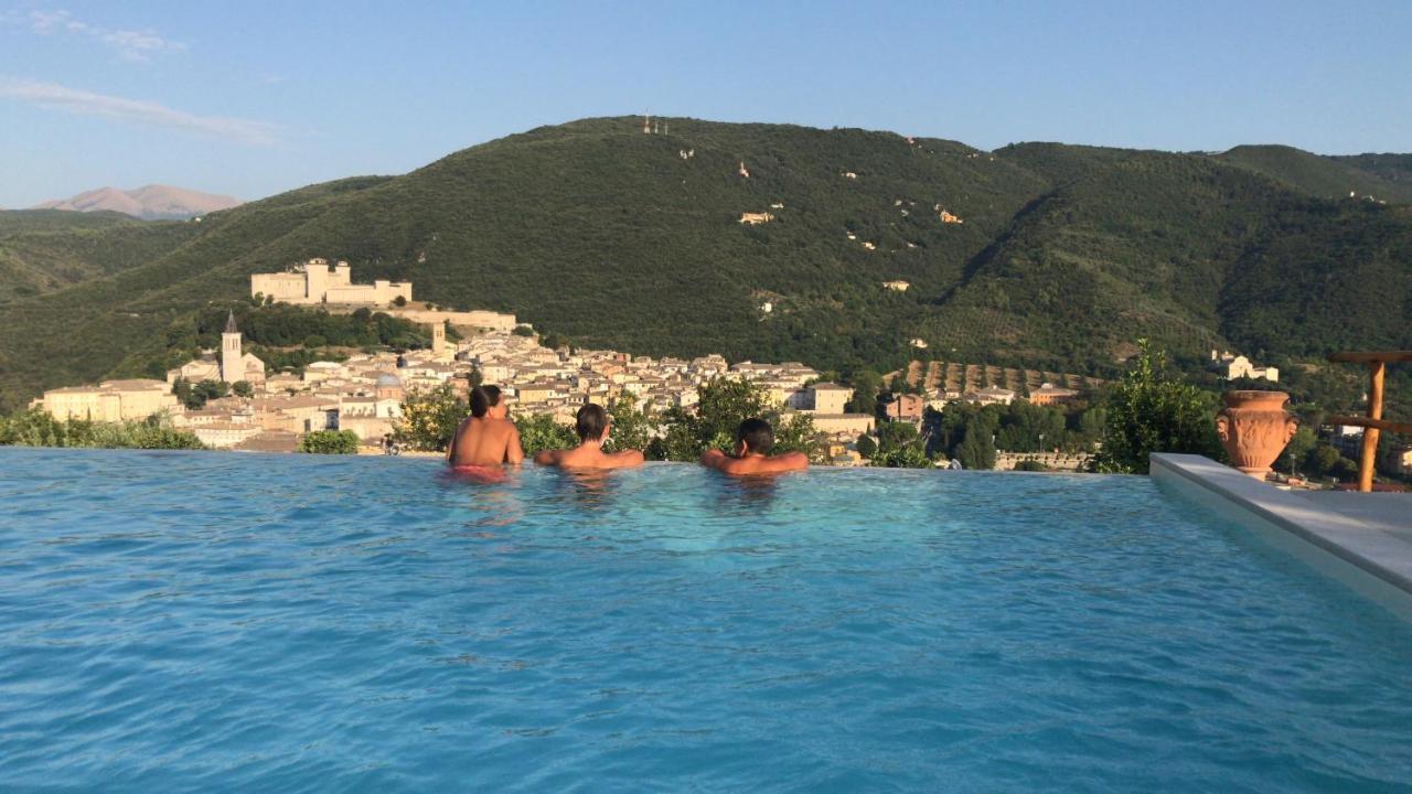 Agriturismo Collerisana スポレート エクステリア 写真